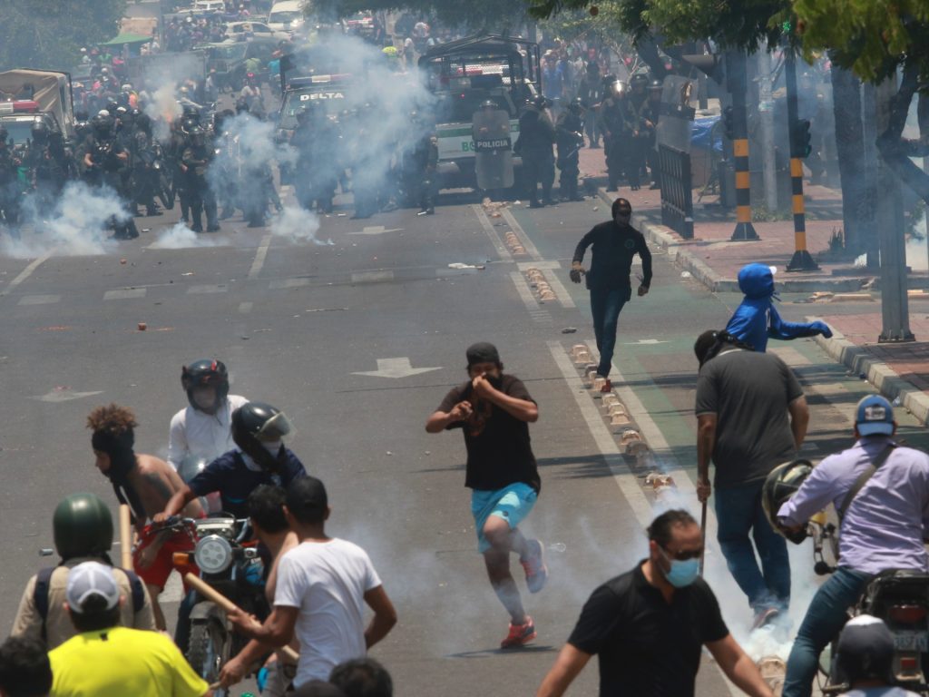 Bolivian police arrest prominent opposition leader