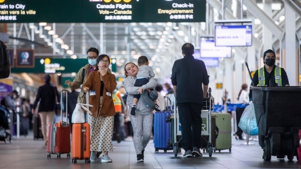 Flight attendants to rally at 4 major Canadian airports to protest unpaid work