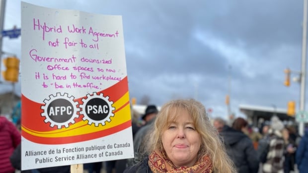 Striking PSAC workers argue for getting remote work language into their collective agreement