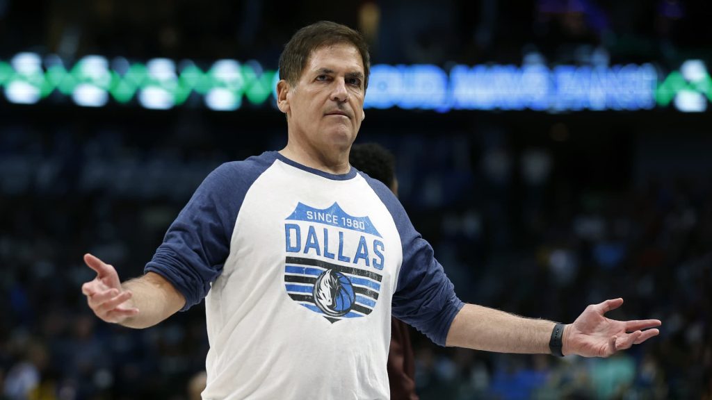 Mark Cuban says he’s losing nearly 1,000 Twitter followers a day—and paying $8 for a blue check hasn’t helped