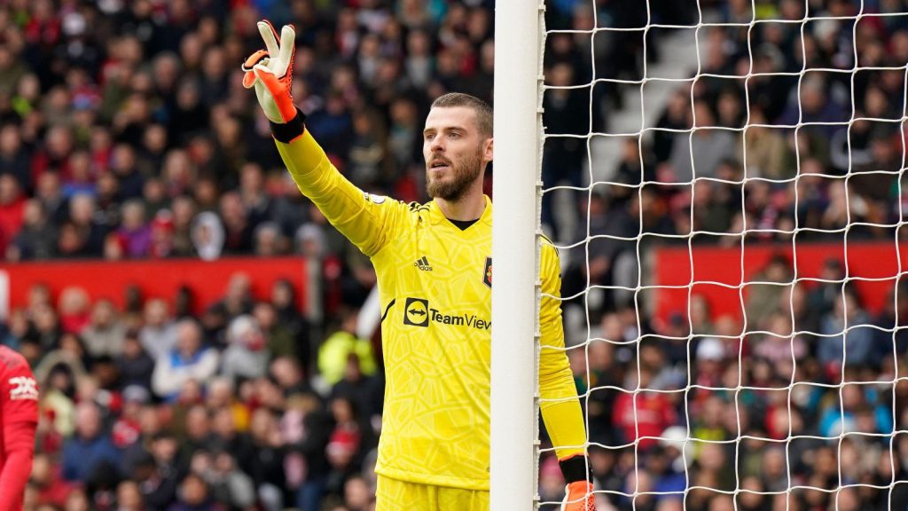 De Gea ‘agrees new deal’ but could still lose Man Utd starting spot; Henderson doubts emerge