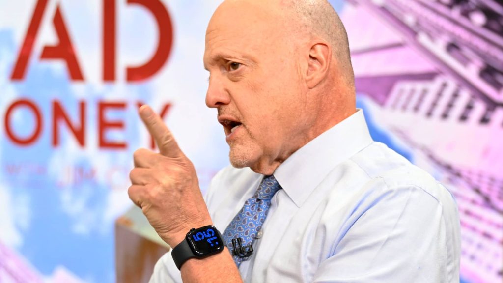 Jim Cramer gives his game plan for the week ahead, with Nike and Walgreens set to report