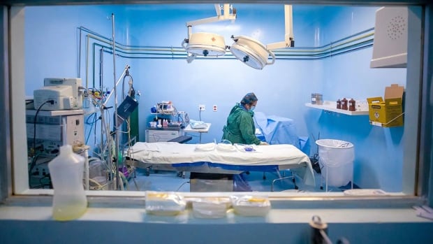 Shortage of anesthesiologists leads to operating room closures in Alberta, doctors say