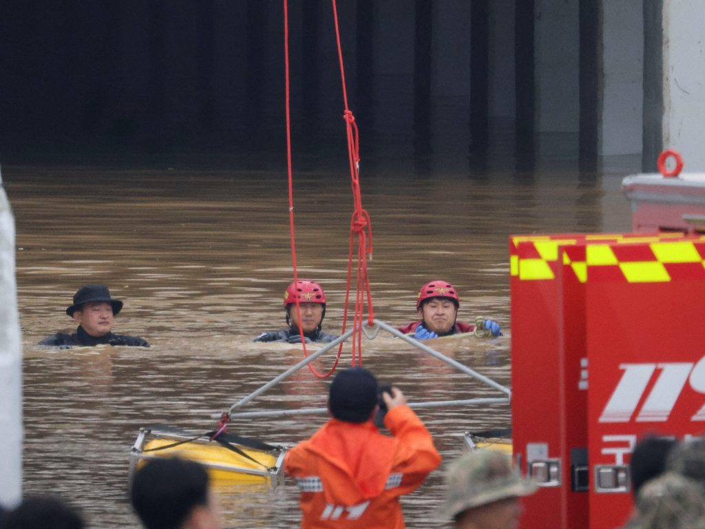 Many dead in S Korea as flash floods trap 15 vehicles in tunnel