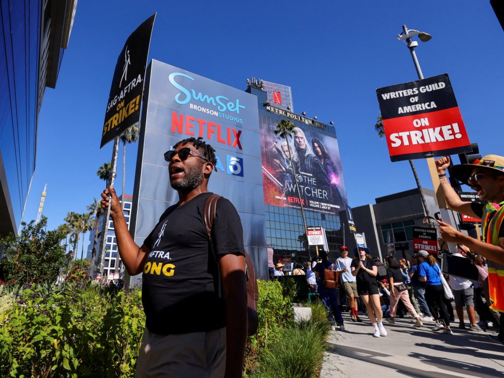 Hollywood strikers accuse NBCUniversal of blocking picket area