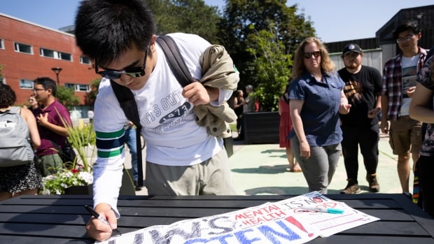 More Ontario universities pull course info from websites after University of Waterloo stabbings