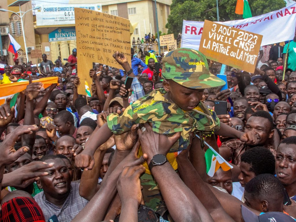 Defiance, fear in Niger as ECOWAS deadline looms