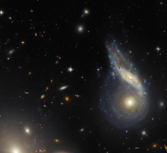 Beautiful Collision of Two Spiral Galaxies Captured by Hubble: Arp 122