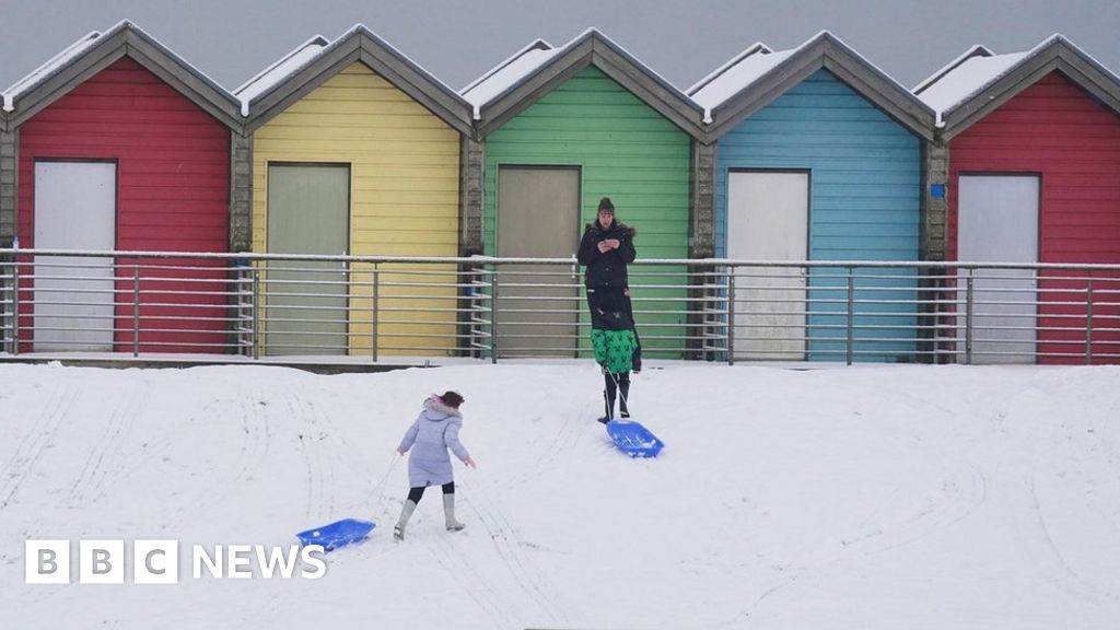 UK weather: Temperatures plunge to -12.5C as snow disrupts travel