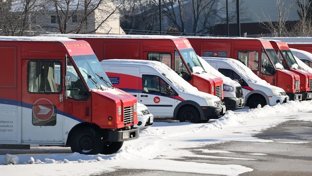 Canada Post laying off dozens of managers amid shaky financial future