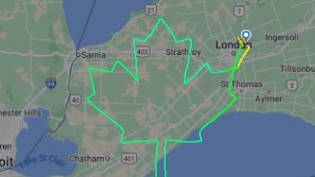 Patriotic Ontario pilot creates massive maple leaf in the sky to send message to U.S.